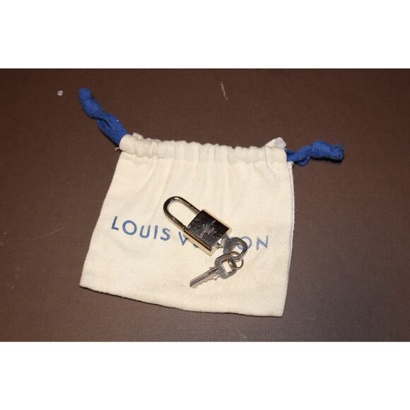 *AUTHENTIC*Louis Vuitton Luggage Lock w/Key Silver Box & Bag - Picture 1 of 2